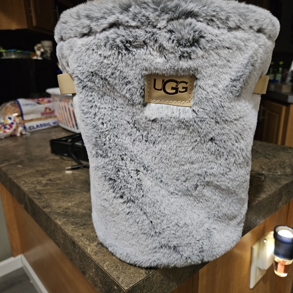 Ugg trash bin - Picture 3 of 3